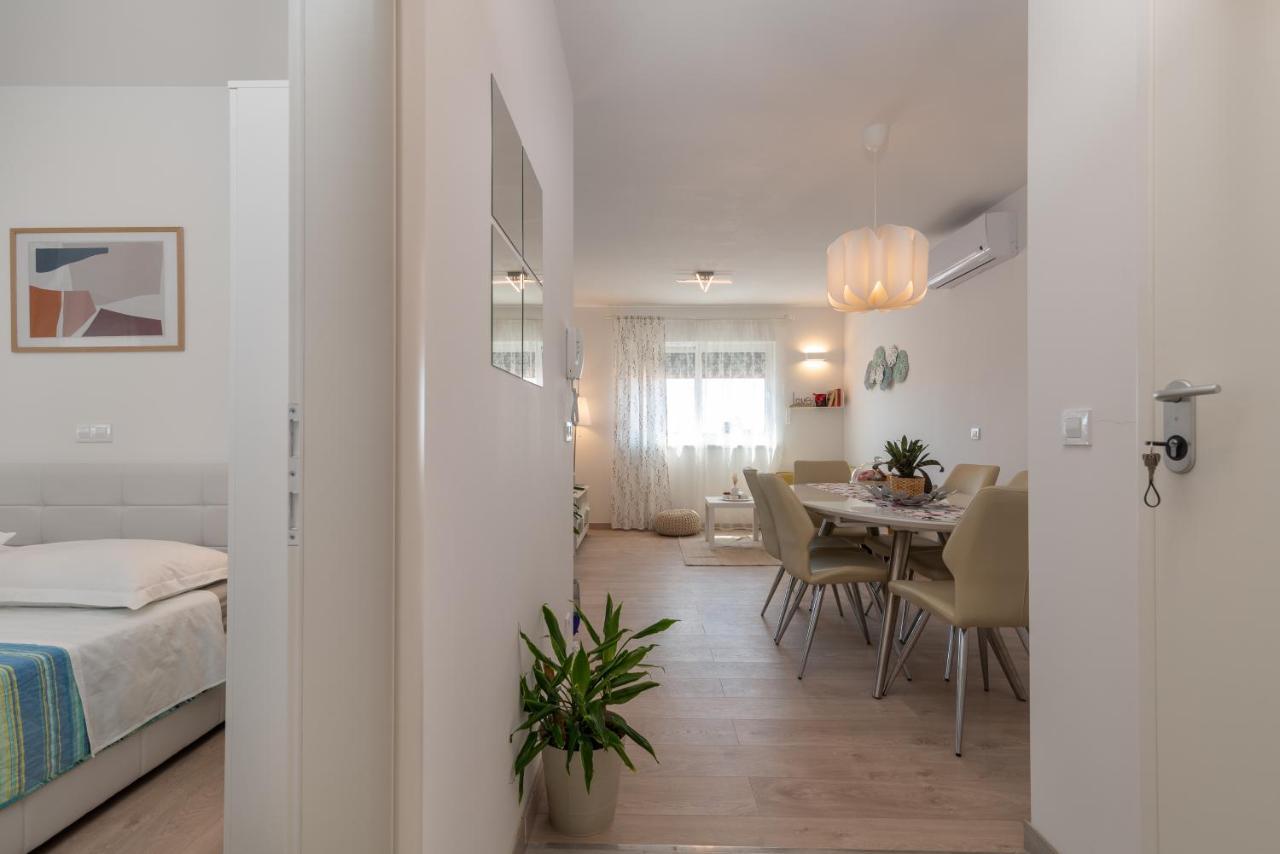 Ferienwohnung Apartman Lotos Trogir Exterior foto