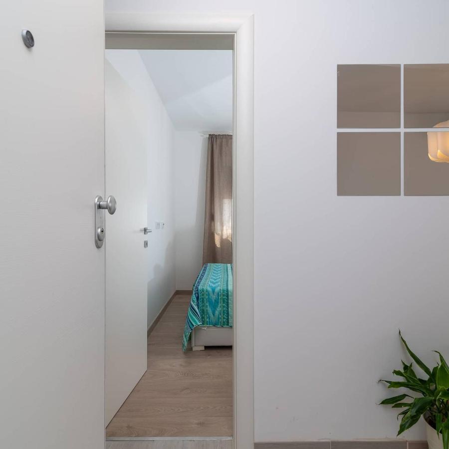 Ferienwohnung Apartman Lotos Trogir Exterior foto