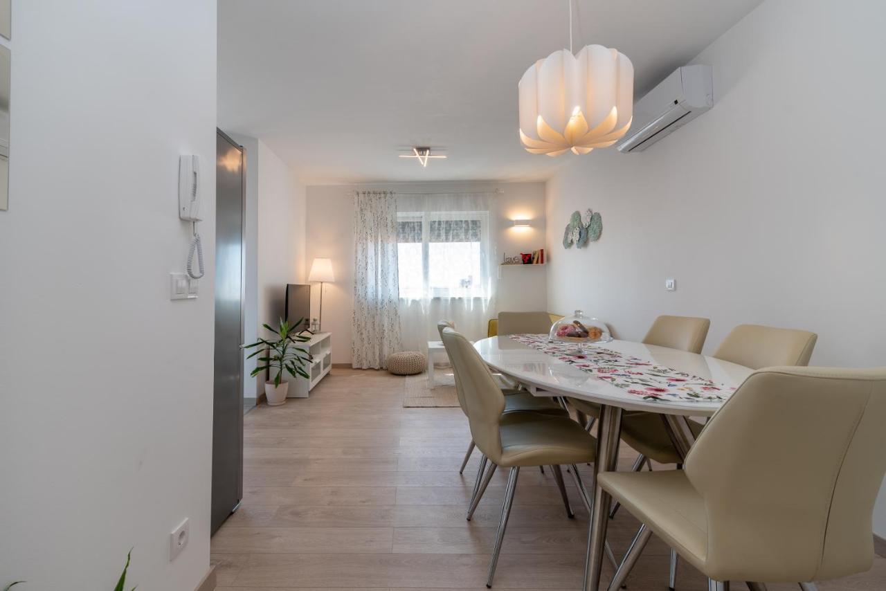 Ferienwohnung Apartman Lotos Trogir Exterior foto