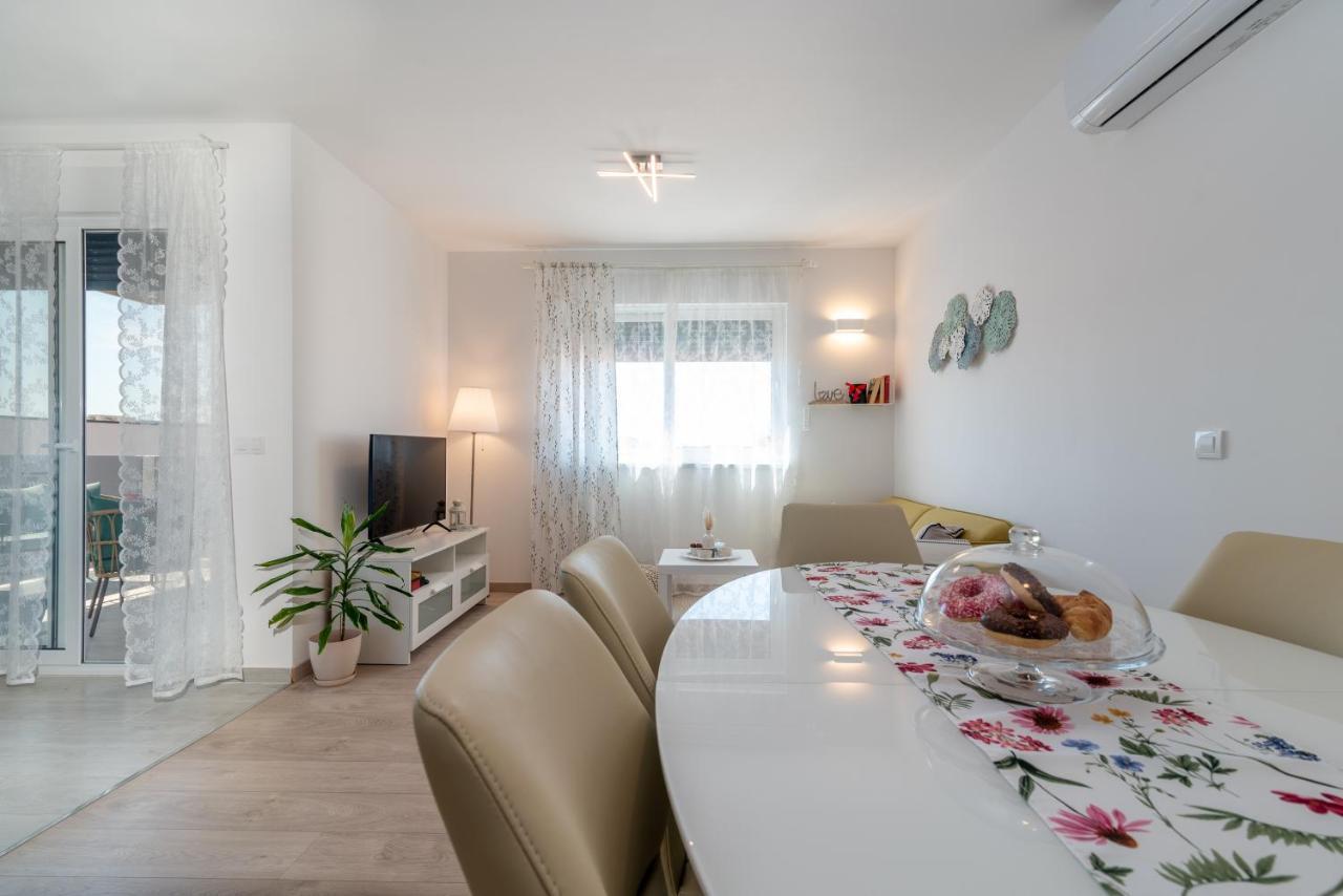 Ferienwohnung Apartman Lotos Trogir Exterior foto