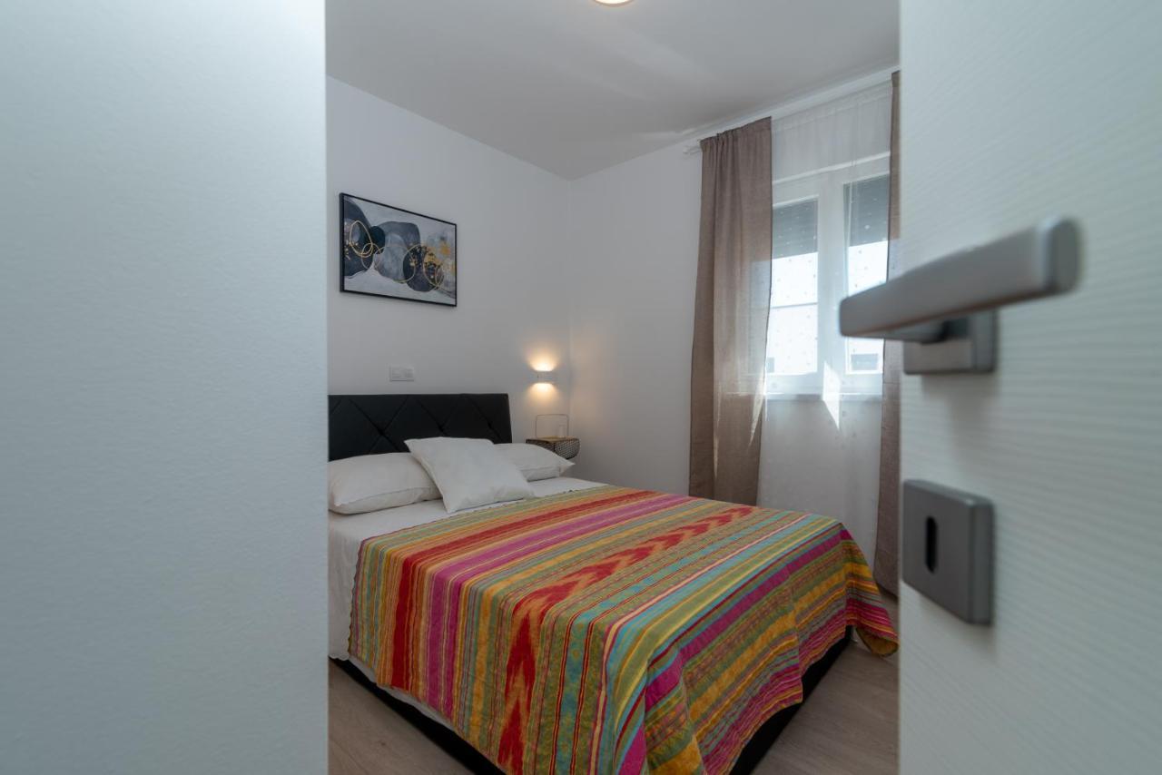 Ferienwohnung Apartman Lotos Trogir Exterior foto