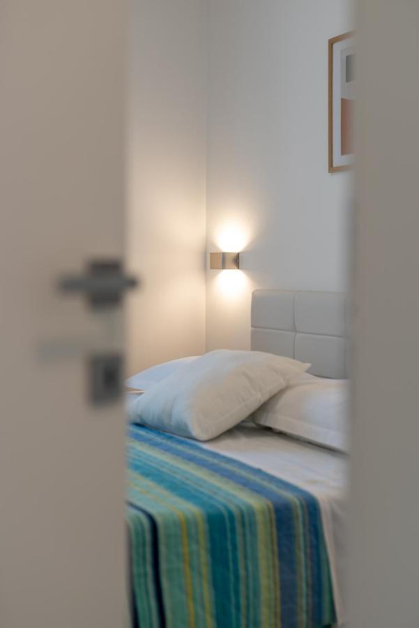 Ferienwohnung Apartman Lotos Trogir Exterior foto
