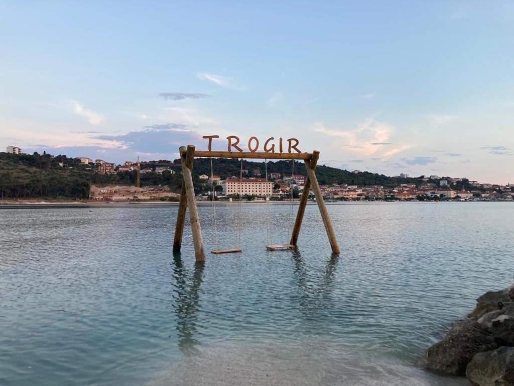 Ferienwohnung Apartman Lotos Trogir Exterior foto