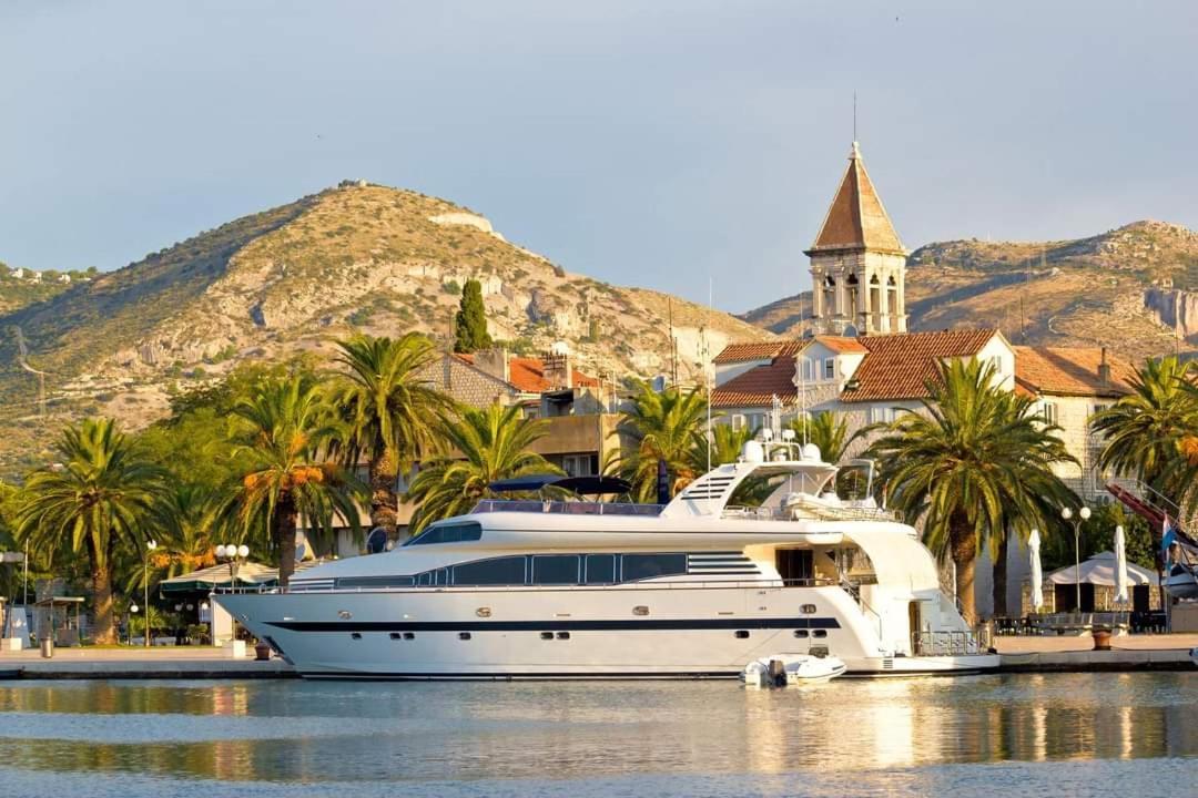 Ferienwohnung Apartman Lotos Trogir Exterior foto